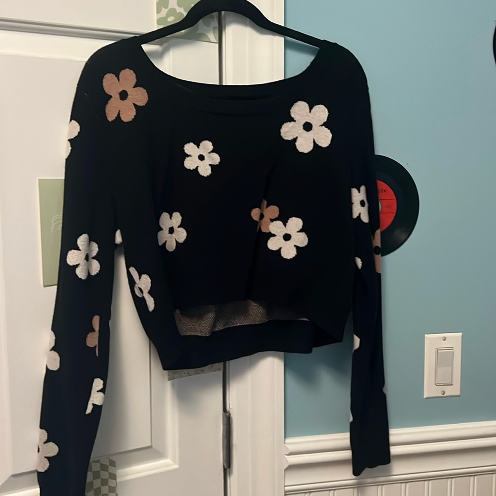Meduim cropped sweater floral